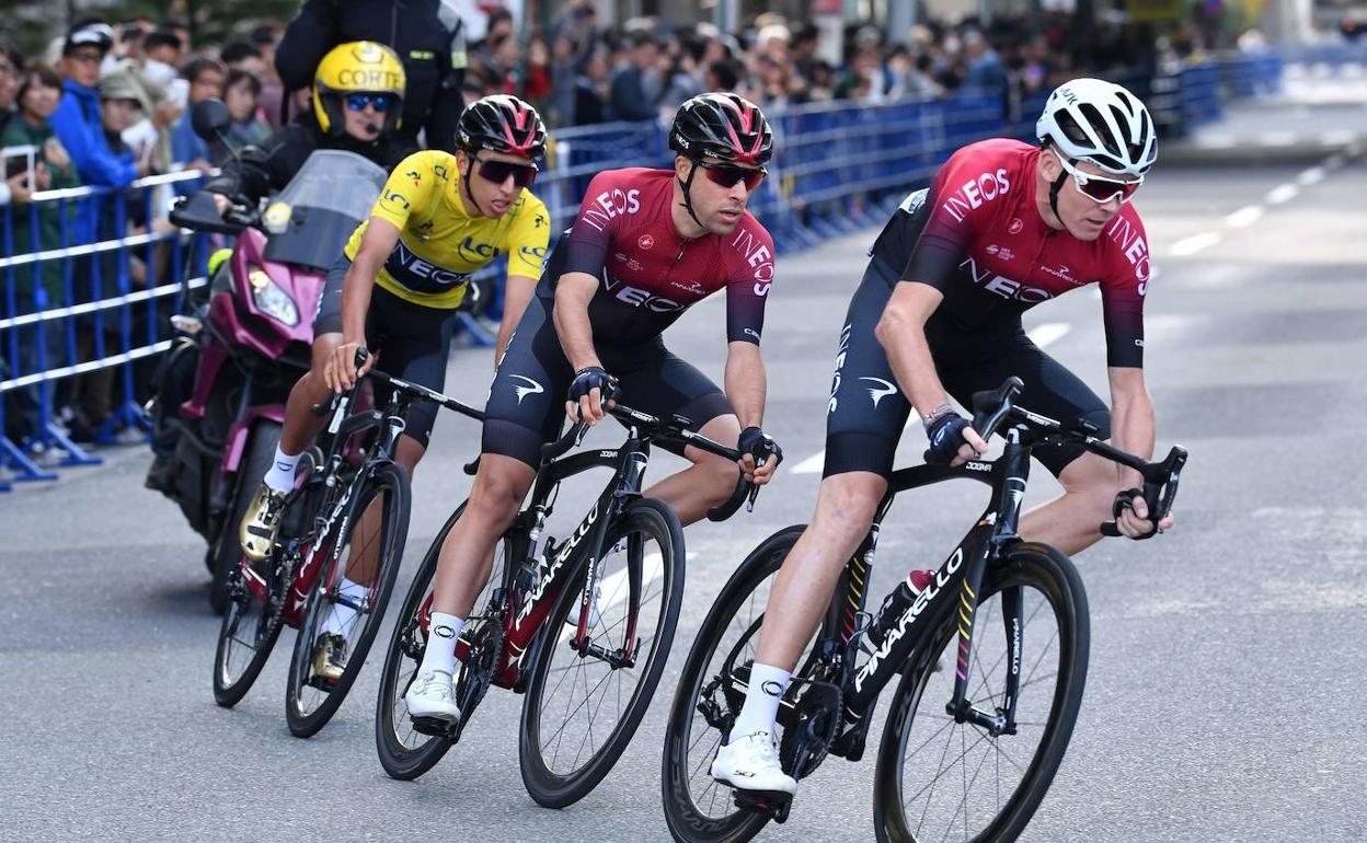 Froome, por delante de Castroviejo y Bernal en la contrarreloj de Saitama. 