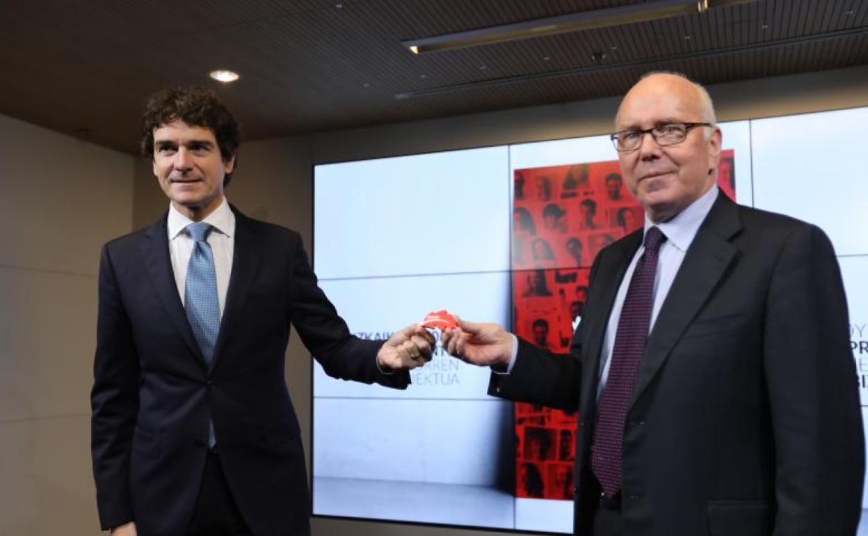 Rementeria e Iruarrizaga, durante la presentación del presupuesto. 