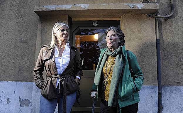 Las hermanas Isabel y Begoña del Blanco, propietarias del piso ocupado.