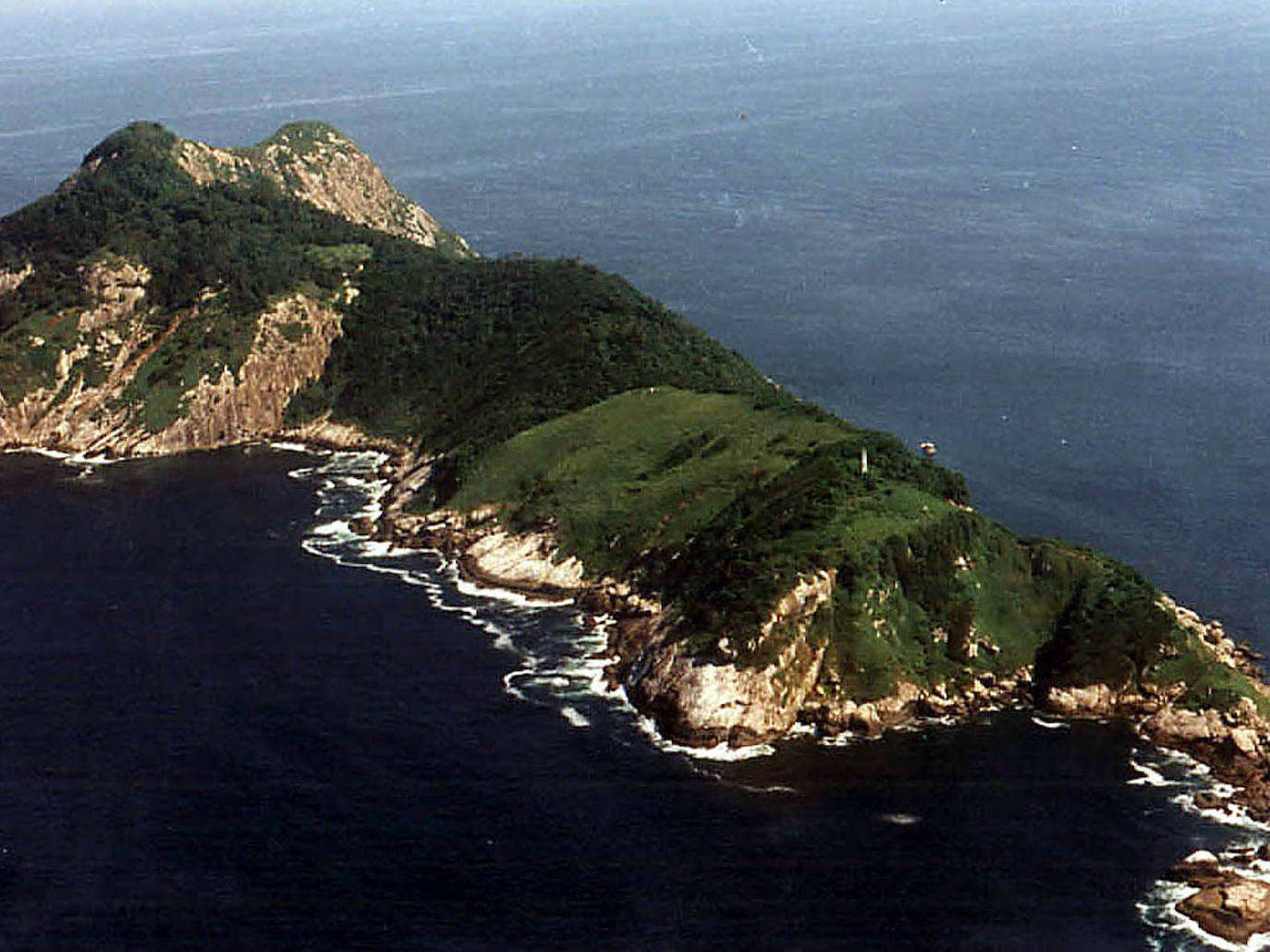 19. Queimada Grande o la isla de las serpientes (Brasil) | A menos de 100 kilómetros de las playas de São Paulo se encuentra Queimada Grande, una isla en la que hay más de una serpiente por cada metro cuadrado