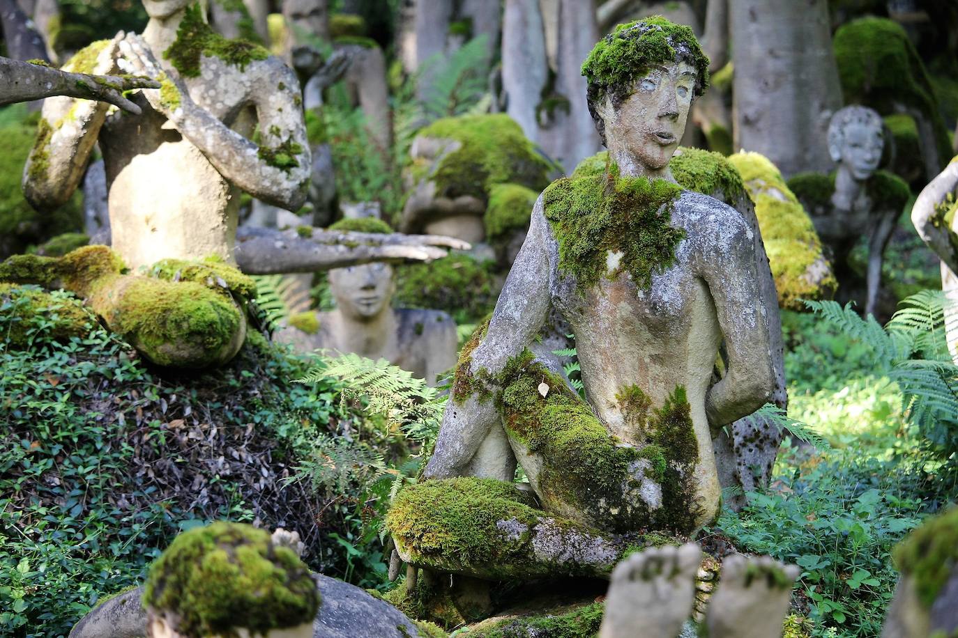 24. Bosque Parikkala (Finlandia) | Este bosque está repleto de espeluznantes estatuas que parecen perseguir a quienes se adentran por sus senderos.