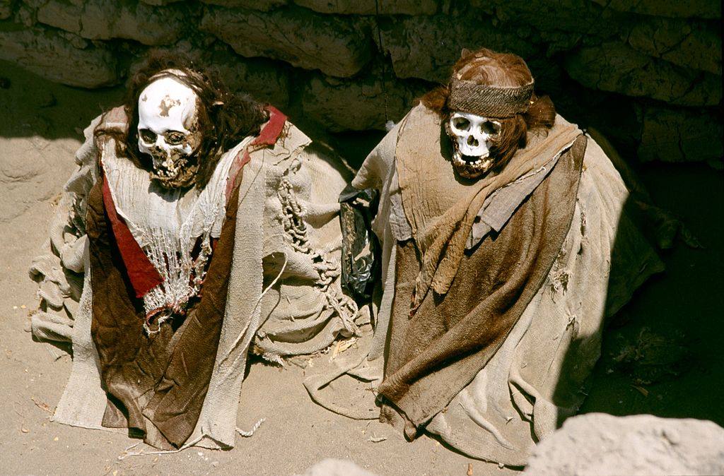 18. El cementerio de Chauchilla (Perú) | Se encuentra situado a unos 30 kilómetros de la ciudad de Nazca y en él se pueden ver desde restos de la antigua civilización y fragmentos de cerámica y textiles, hasta momias muy bien conservadas.