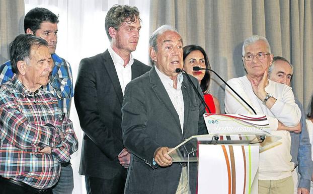 Carlos Garaikoetxea, en el acto en el que dio su apoyo a Maiorga Ramírez en 2017.