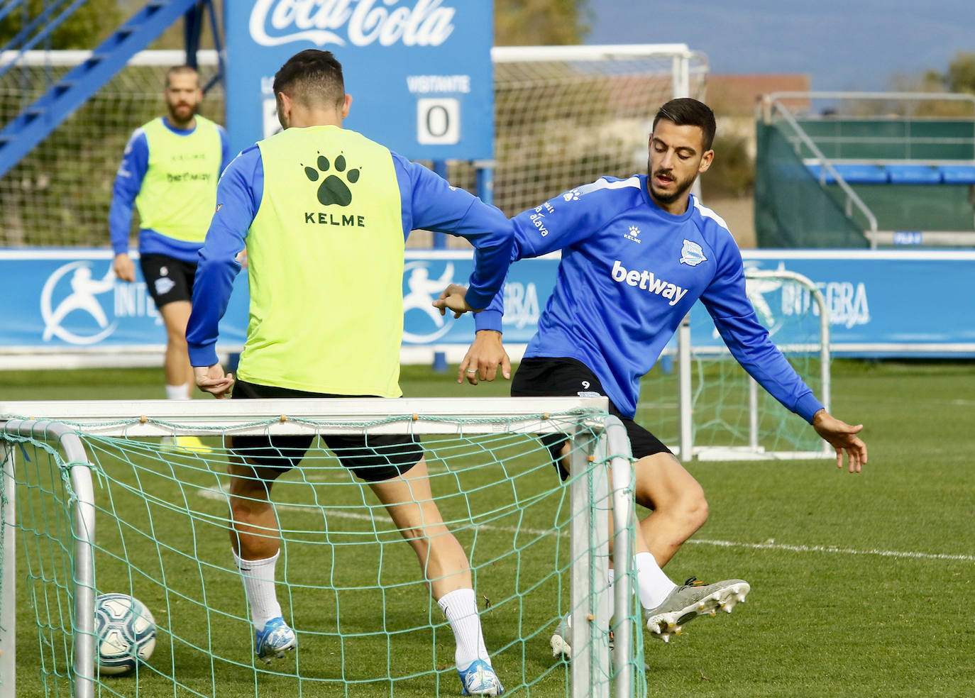 Fotos: El Alavés se prepara para cambiar su dinámica negativa a domicilio en Pamplona