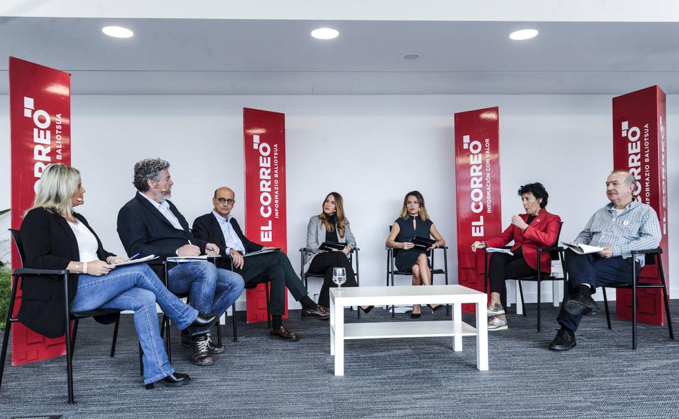 Mari Mar Blanco (PP), Juantxo López de Uralde (Podemos), Mikel Legarda (PNV), Isabel Celaá (PSE) e Iñaki Ruiz de Pinedo (EH Bildu).