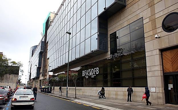 Exterior del edificio Hacienda Foral de Bizkaia.