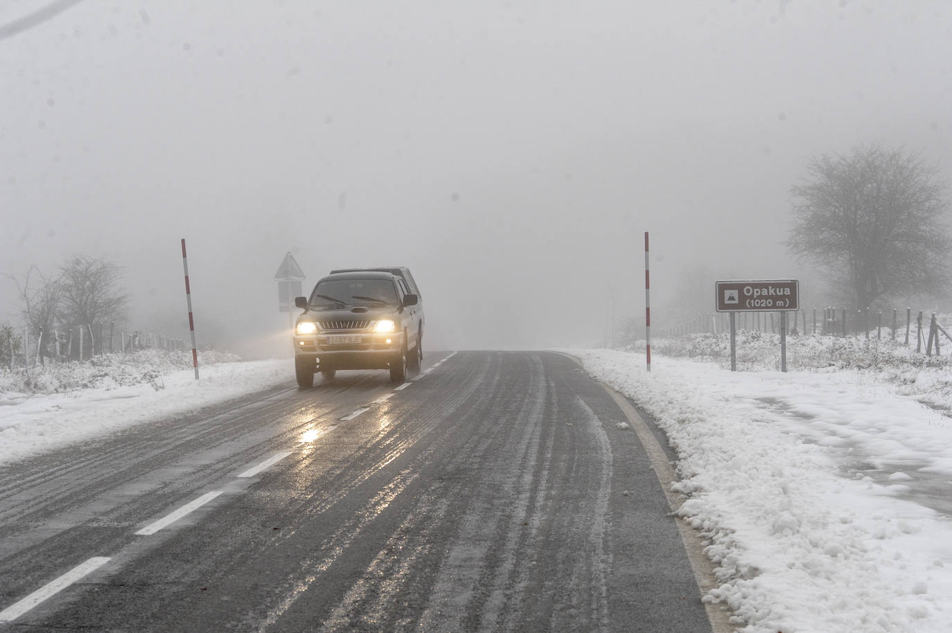 Fotos: Primeras nieves y persistentes lluvias en Álava