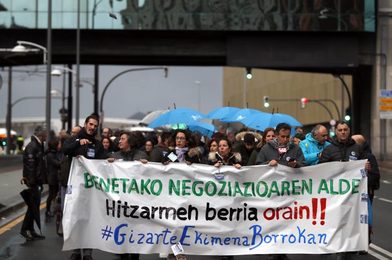 Fotos: Manifestación de los profesores de la concertada desde San Mamés