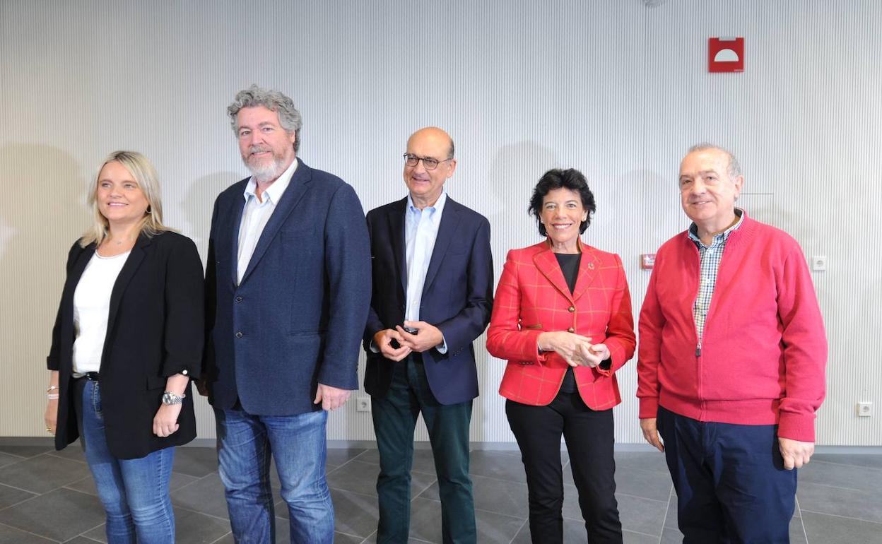 Mari Mar Blanco, Juantxo López de Uralde, Mikel Legarda, Isabel Celaá e Iñaki Ruiz de Pinedo. 