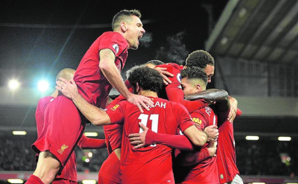 El Liverpool celebra el tercer gol frente al City