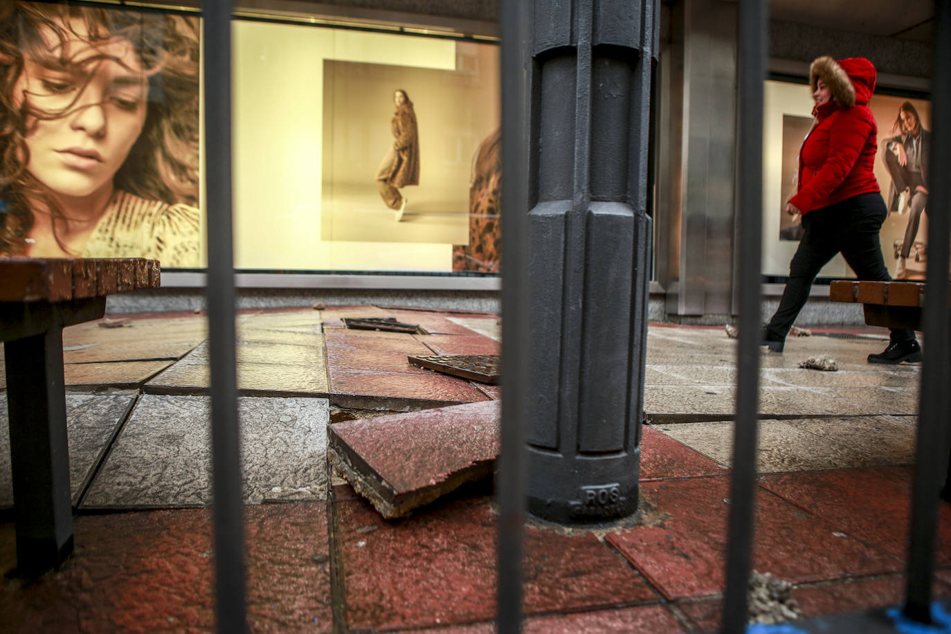 Fotos: Reventón de una tubería en la calle Paz