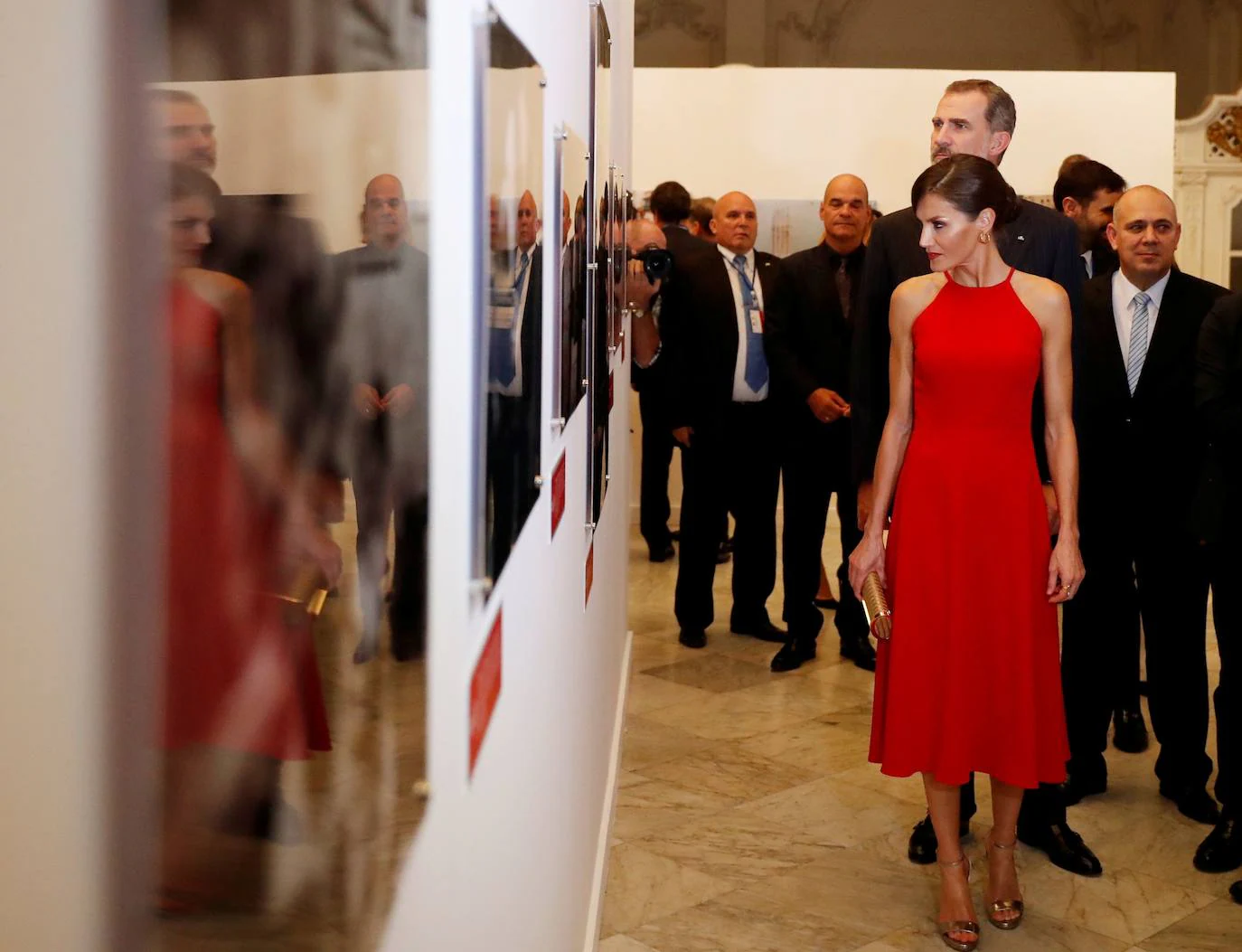 Fotos: El vestido rojo de la Reina Letizia en Cuba que podrás copiar en versión low cost y rebajado