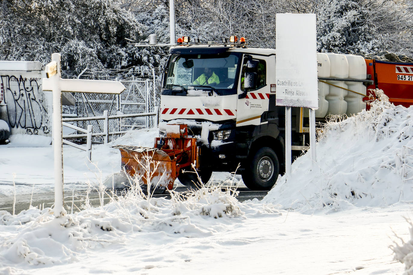 Fotos: Estampas que deja hoy la nieve en Herrera