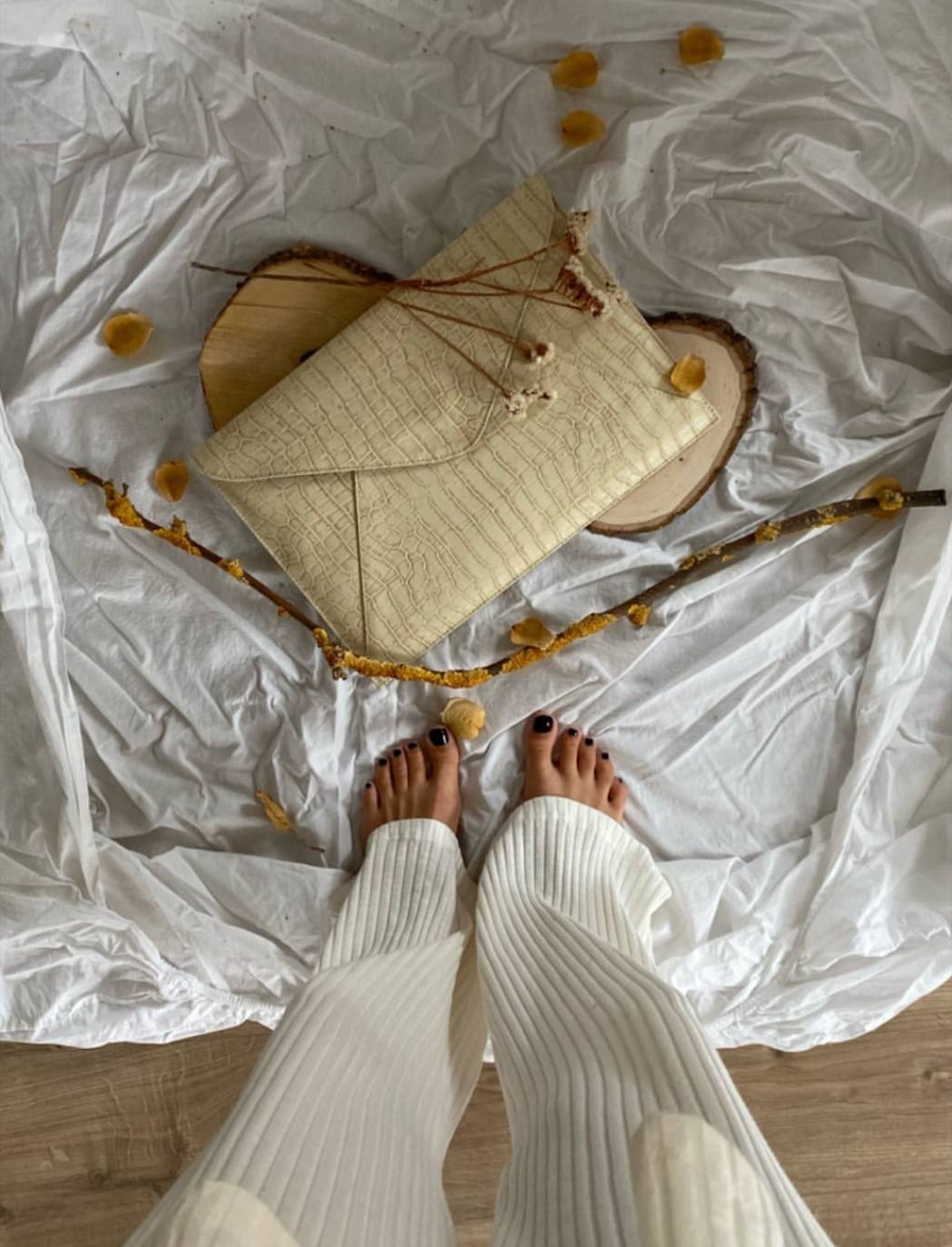 Estos son algunos de los modelos diseñados por la joven 'nfluencer', elaborados en cuero vegano y fabricados en un taller de Elche.