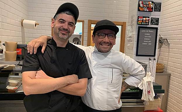 Rui Maehara en su establecimiento.