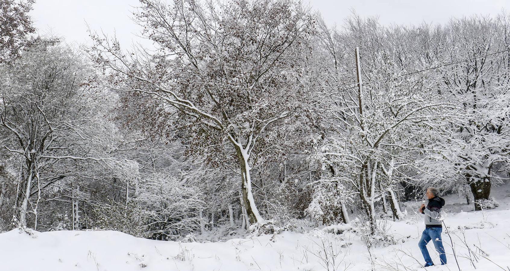 Fotos: Estampas invernales en los puertos alaveses