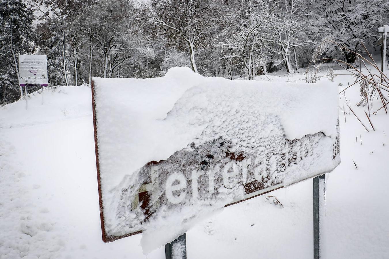 Fotos: Estampas invernales en los puertos alaveses