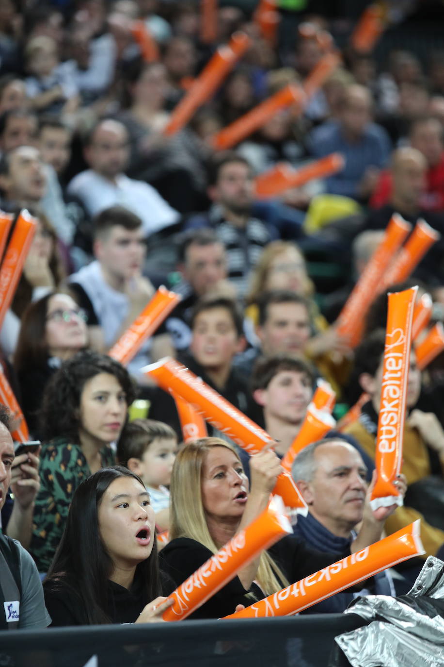 Fotos: La afición impulsa al Bilbao Basket hacia la victoria