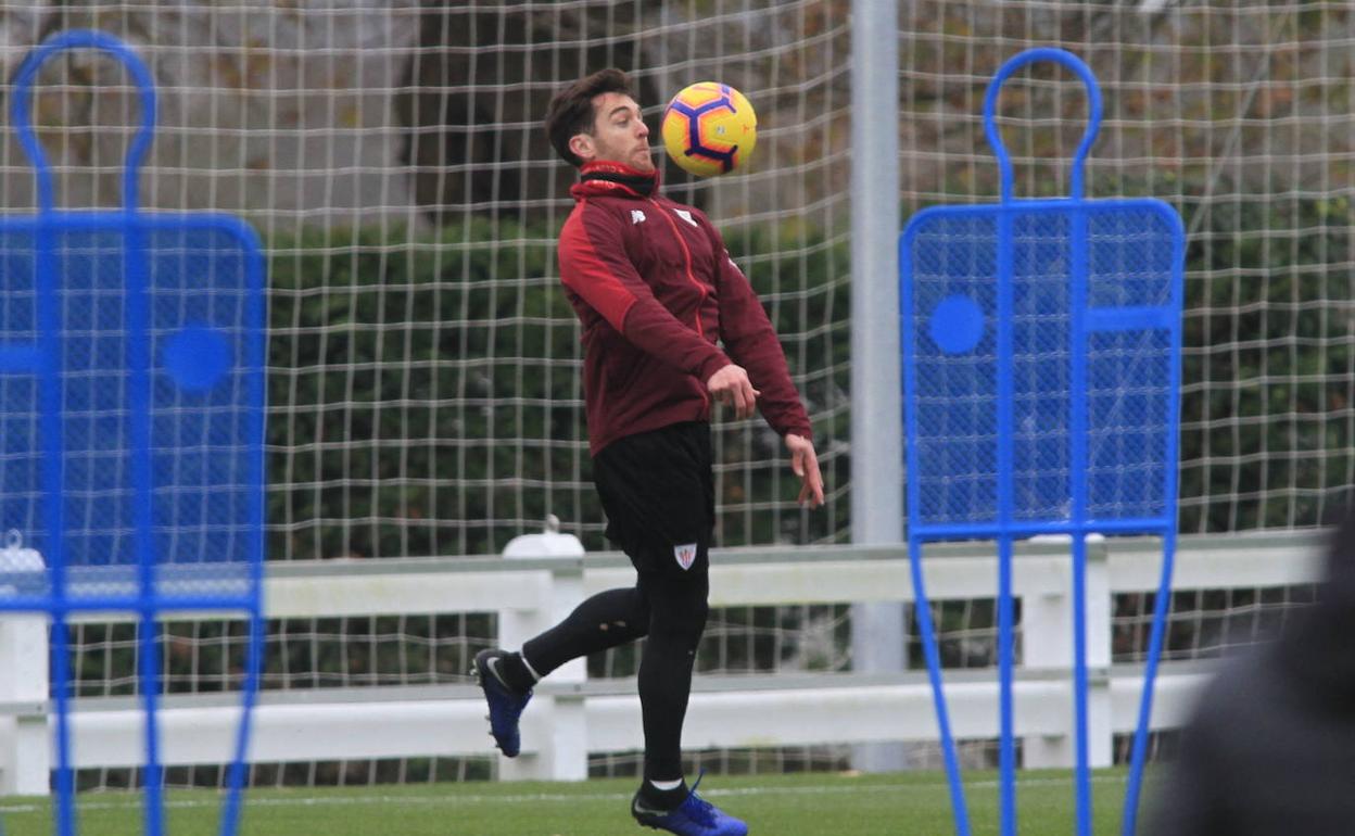 Ibai Gómez en un entrenamiento en Lezama. 