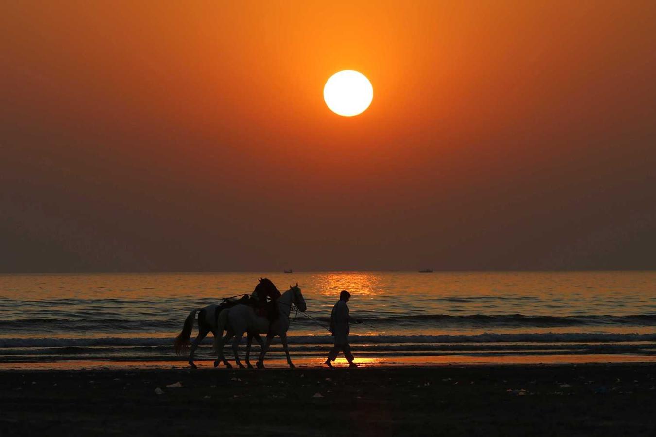 Puesta de sol en Karachi (Pakistán)