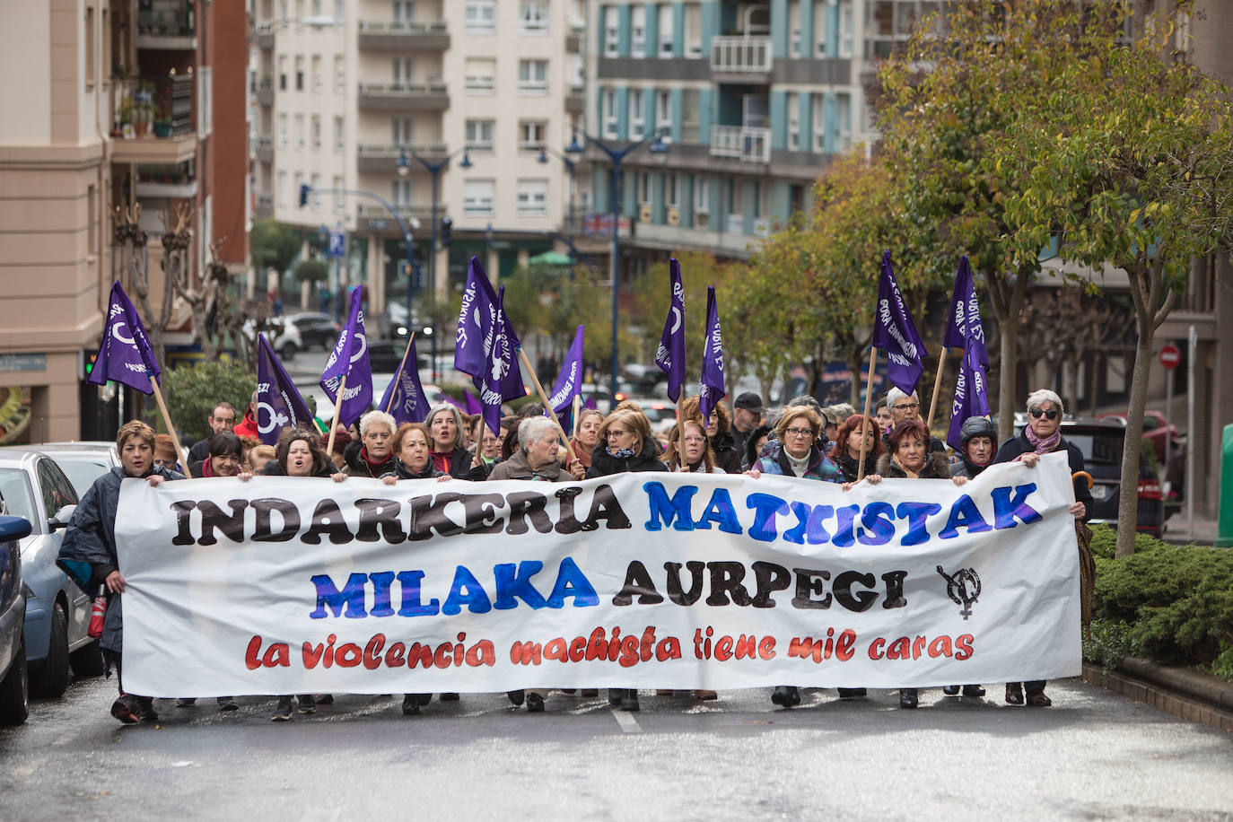 Fotos: Así ha sido la marcha contra la violencia machista realizada entre Sestao y Santurtzi