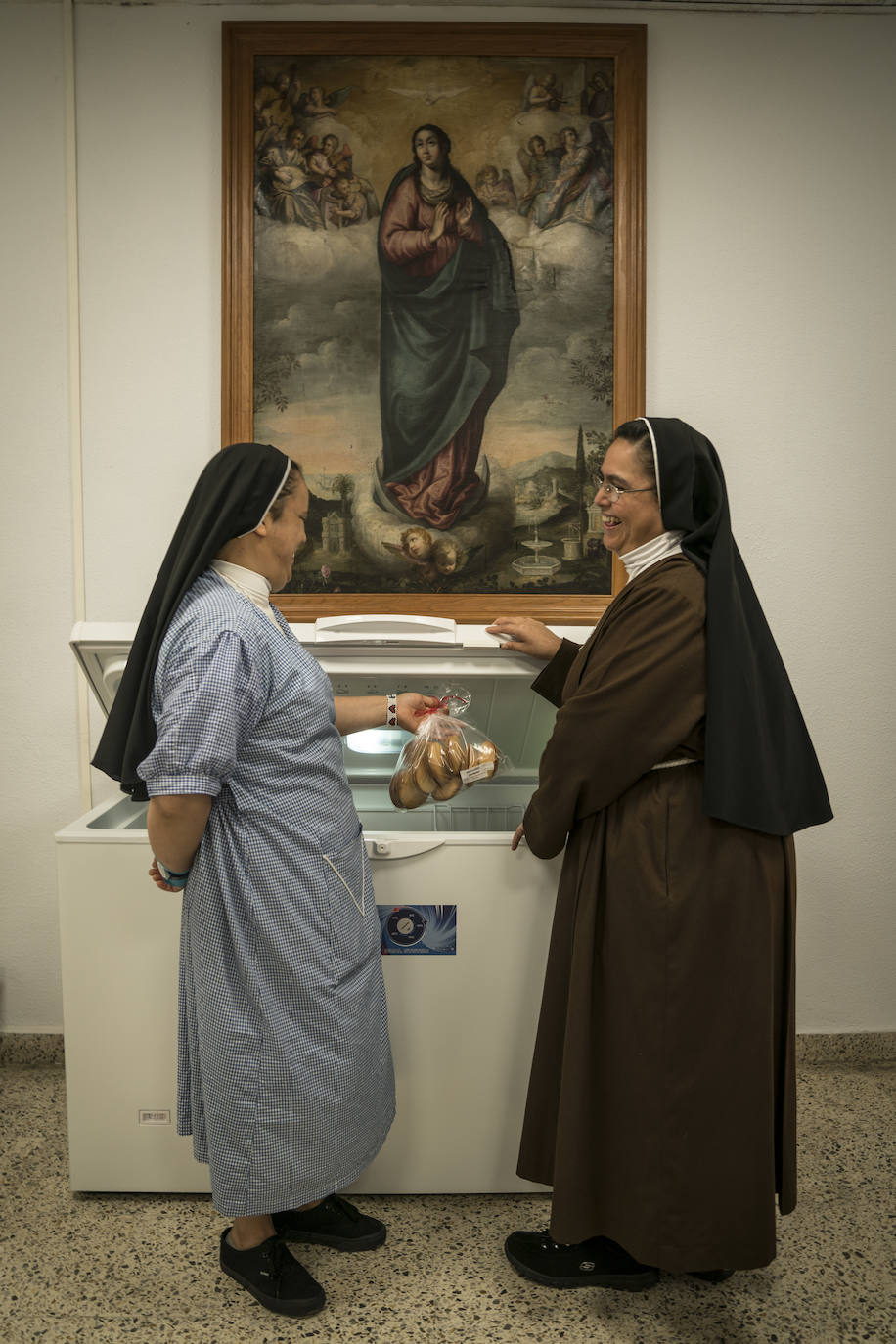 Fotos: Las monjas de clausura de Basurto se aplican con la repostería para sobrevivir