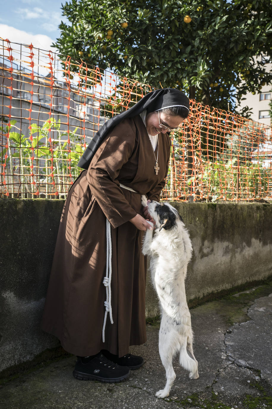 Fotos: Las monjas de clausura de Basurto se aplican con la repostería para sobrevivir