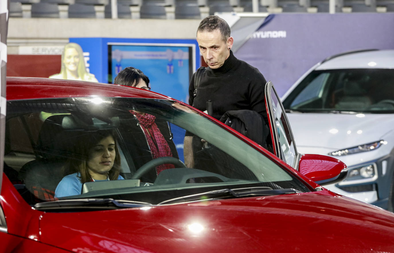 Fotos: Más de un millar de personas conocen los mejores coches sostenibles en el Iradier Arena