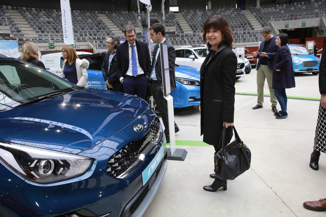 Fotos: Más de un millar de personas conocen los mejores coches sostenibles en el Iradier Arena