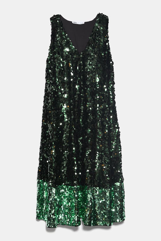 Vestido largo de tirantes y lentejuelas, de Zara (79,95 euros).