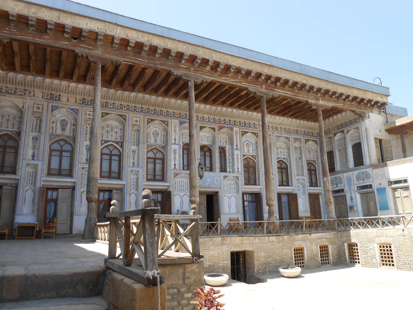 Casas tradicionales en el antiguo judío Mahalla de Bukhara (Bukhara, Uzbekistán). «Las subvenciones ayudarán a preservar la documentación sobre la historia de la presencia judía en Asia Central después de la migración de su pueblo». WMF.