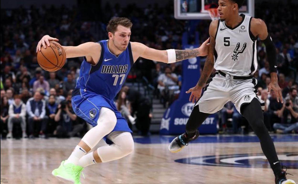 Doncicek 42 puntu lortu zituen Spurs-en aurka.