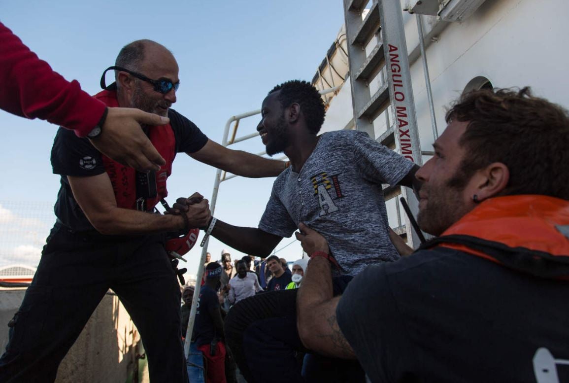 Los inmigrantes rescatados por el 'Aita Mari' han podido desembarcar este martes en Italia.