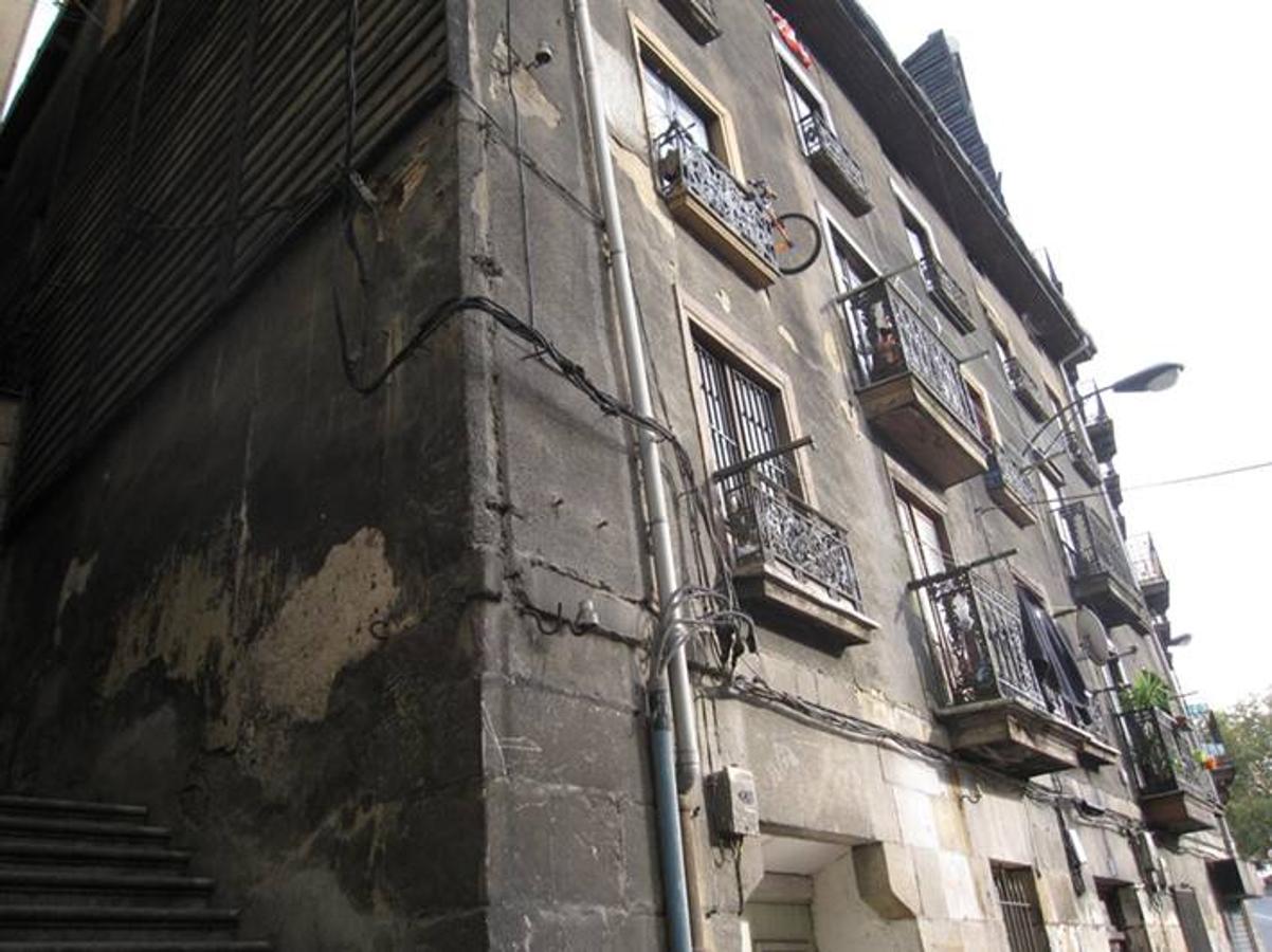 Segundo edificio de Atxuri antes de la rehabilitación.