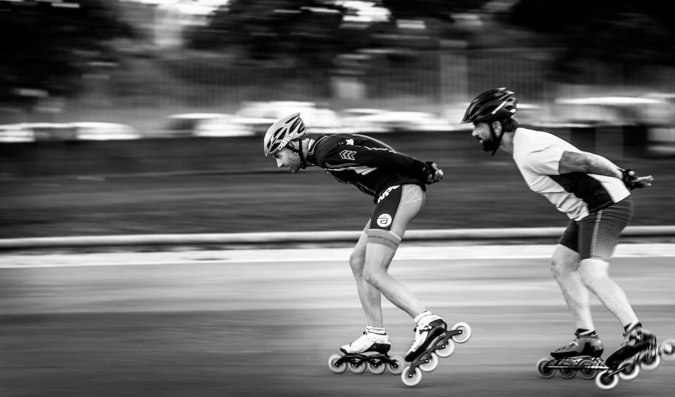 En la ciudad del deporte, los patinadores eligen el entorno del centro cívico Lakua para entrenar.