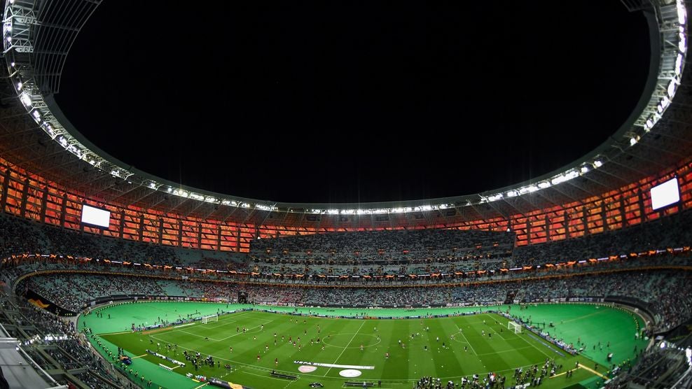 Su construcción llevo dos años de trabajos con un coste de 590 millones de euros. Sede de la final de la Europa League de la temporada pasada entre Chelsea y Arsenal, albergara tres partidos de fase de grupos y un encuentro de cuartos de final.