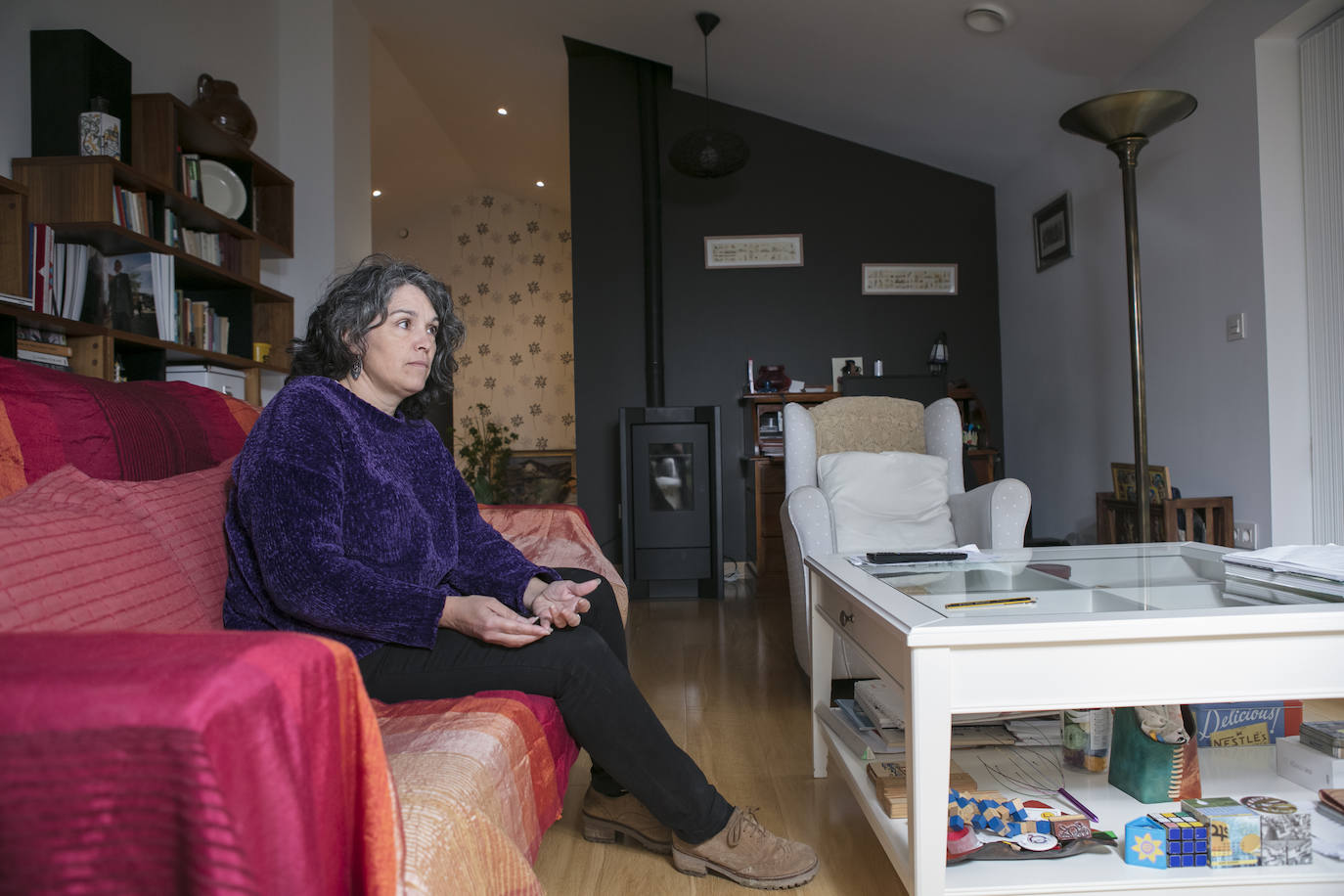 La casa no está conectada a la red de gas y únicamente tiene estufas de pellets. Adelina tan solo gasta 180 euros al año en calentar la vivienda. 