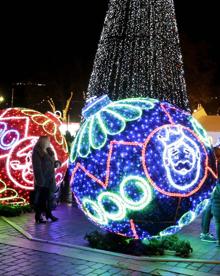 Imagen secundaria 2 - Imágenes del encendido de luces del año pasado.