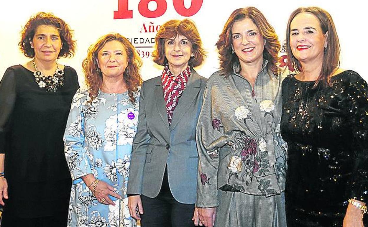 Margarita Esteban, Gotzone Sagardui, Nekane Murga, Beatriz Artolazabal y Magdalena Múgica.