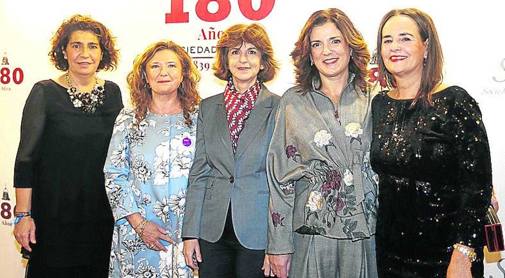 Margarita Esteban, Gotzone Sagardui, Nekane Murga, Beatriz Artolazabal y Magdalena Múgica.