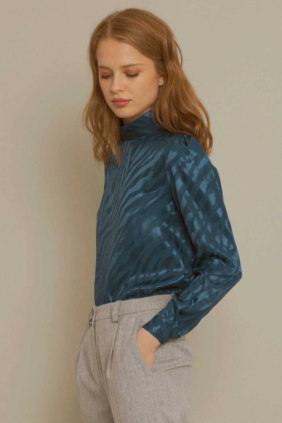 Si la falda te ha enamorado ficha la blusa con el mismo estampado, así podrás completar el 'total look'. Es de la firma Triana by C y tiene un precio de 99 euros. 