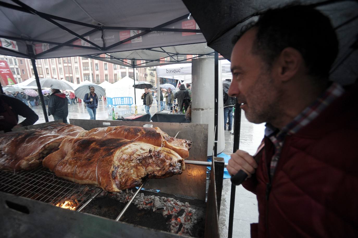 Decenas de personas han disfrutado de la jornada pese al mal tiempo.