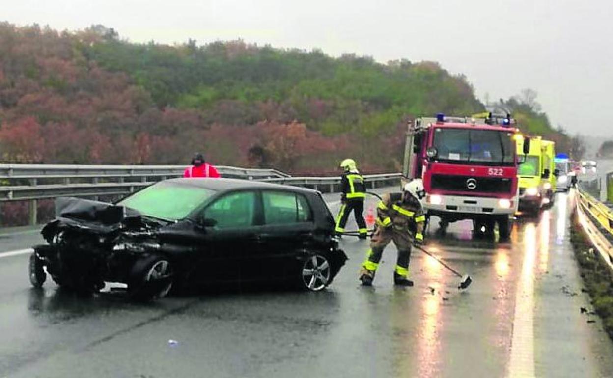 Accidente en la AP-68 en el término de Ribera Baja.