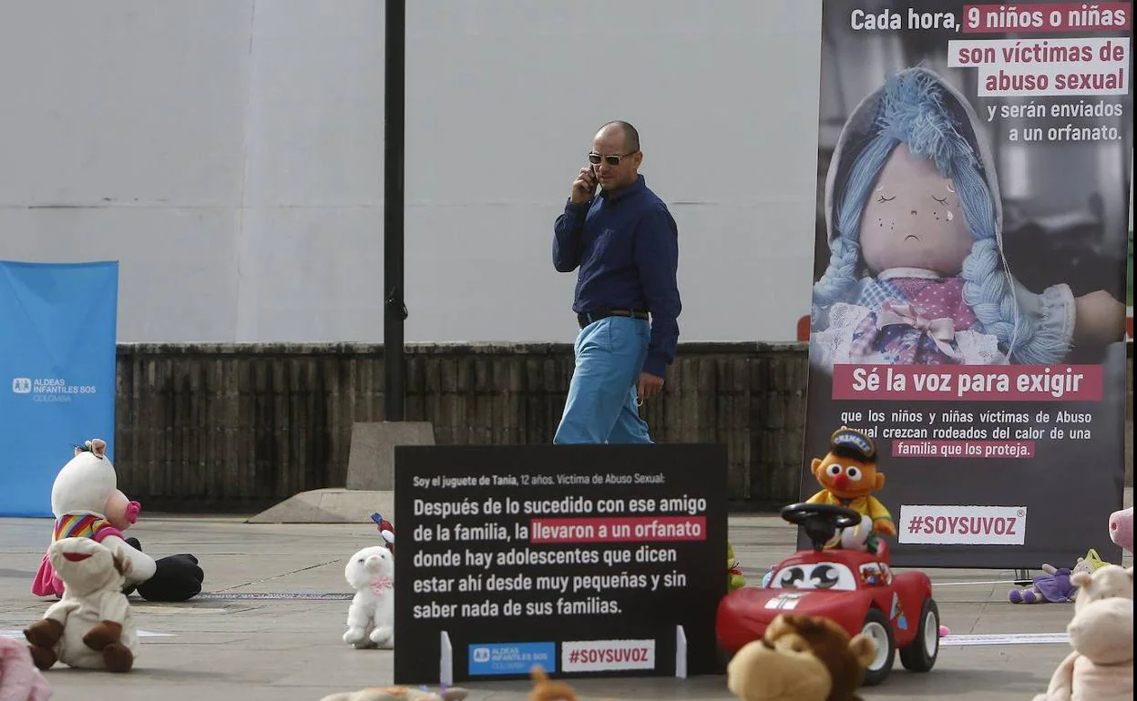 Protesta contra el abuso infantil en Medellín. 