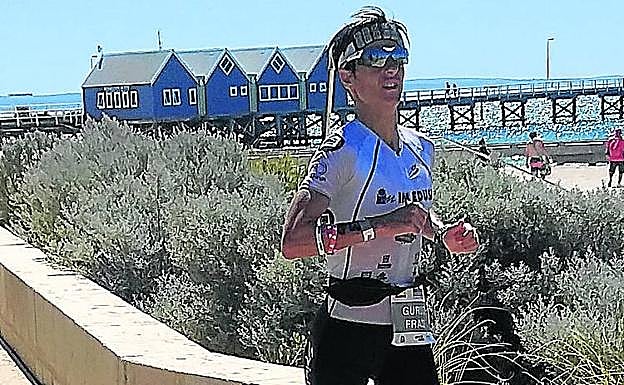 Gurutze Frades, en la carrera a pie en Australia.