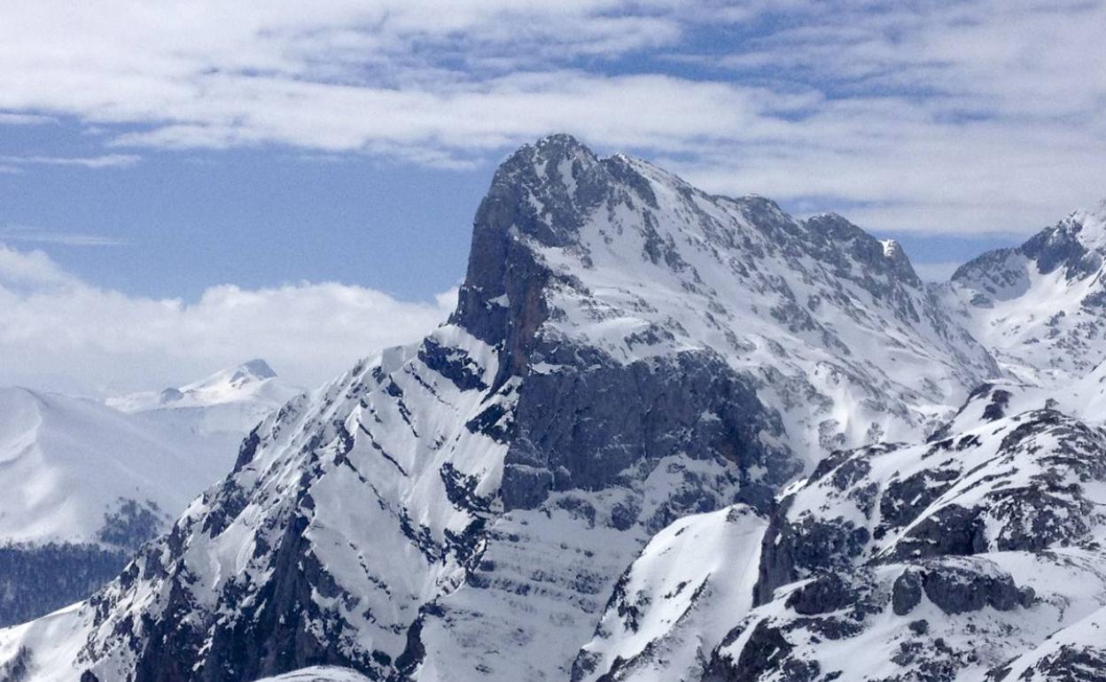 Vista nevada de los Picos de Europa