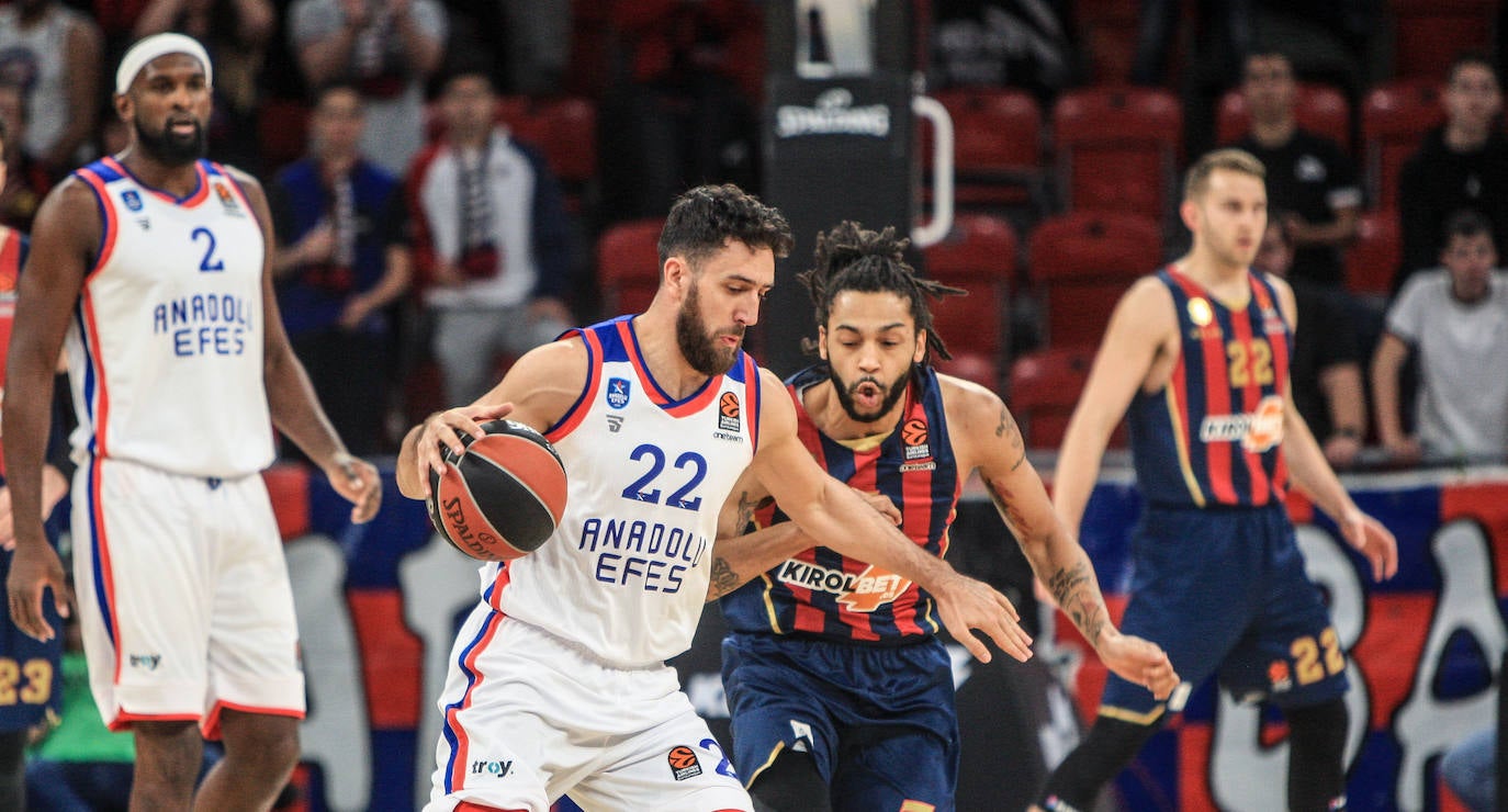 Fotos: Las mejores imágenes del Baskonia - Efes de la Euroliga 2019