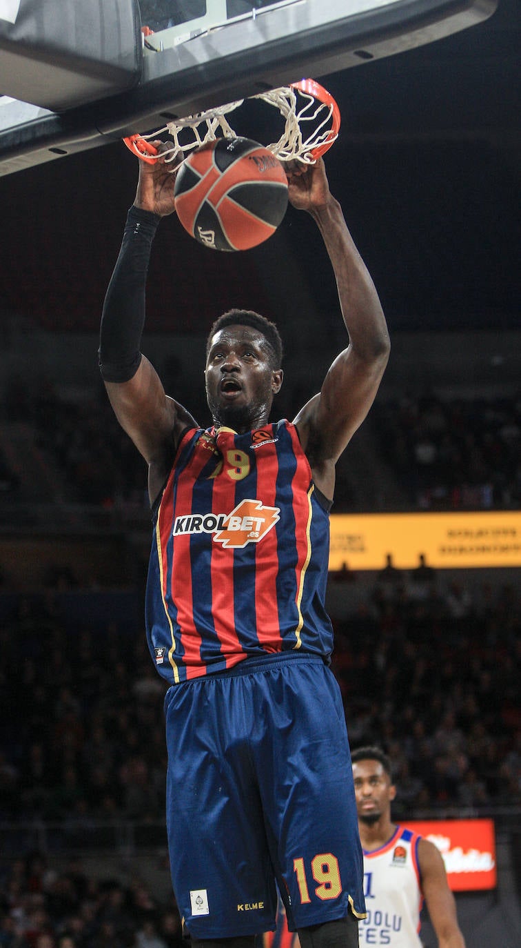 Fotos: Las mejores imágenes del Baskonia - Efes de la Euroliga 2019