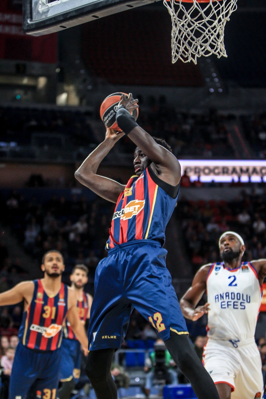 Fotos: Las mejores imágenes del Baskonia - Efes de la Euroliga 2019