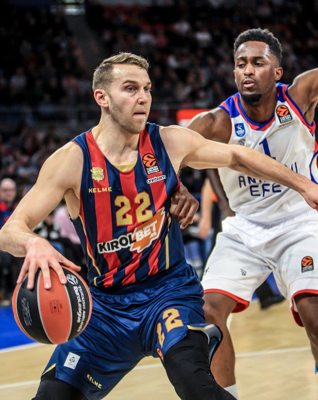Fotos: Las mejores imágenes del Baskonia - Efes de la Euroliga 2019